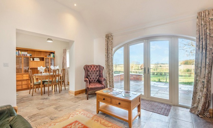 Market Rasen Cottage | Cozy 2 Bedroom Retreat with Lake View in Wragby