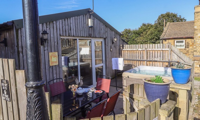 Ingrow Cottage | Relax at The Old Hen Shed: Pet-Friendly Retreat with Hot Tub