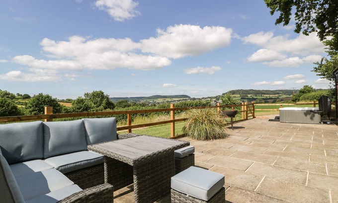 Sidmouth Cottage | Pet-Friendly Getaway at The Old Kennels with Hot Tub