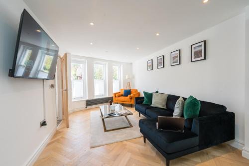Roath House | Discover The Old Kiosk: 4-Star Family Retreat by Roath Park