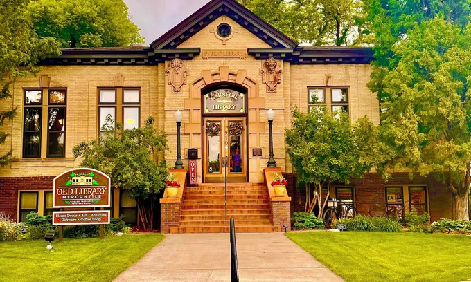 Sterling House | The Old Library – A 116-Year-Old National Historic Treasurer. 2 Floors w/Patio.