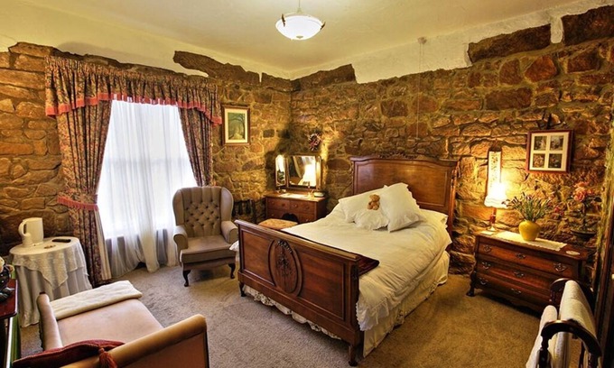 Wirksworth House | Exceptional Stay at The Old Lockup with Breakfast Included
