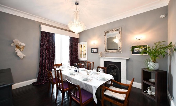 Ayr House | Enchanting Getaway at The Old Manse - Rated 9.3/10!
