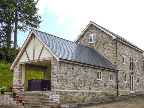 Tirabad House | Pet-Friendly Getaway at The Old Mill - 5-Star Experience