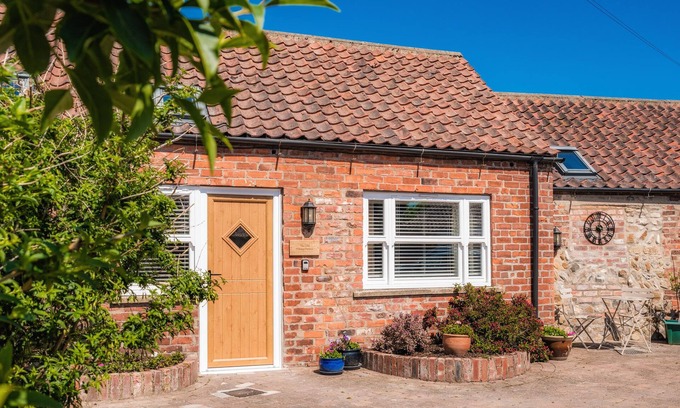 Skipsea Cottage | Pet-Friendly Retreat at The Old Milking Parlour in Skipsea