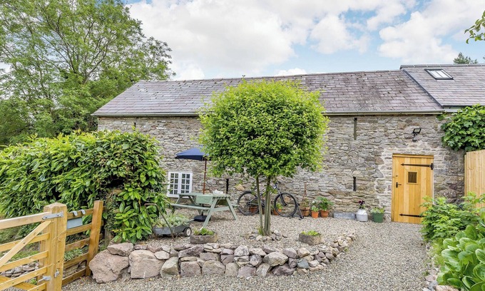 Lydbury North Cottage | Cozy 1 Bedroom Accommodation in Asterton with Breakfast