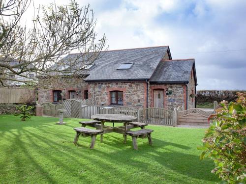 Welcombe House | Cozy Getaway at The Old Mill House – Family Friendly Retreat