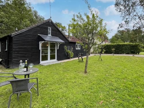 Corton House | Discover The Old Orchard: Family & Pet Friendly Retreat