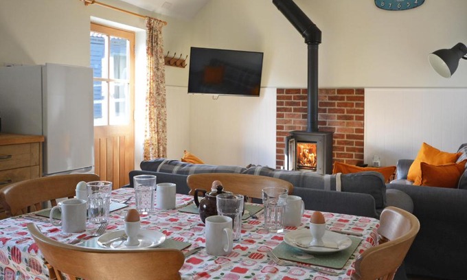 Nunney House | Discover The Old Parlour: Rated 10/10 & Family Friendly