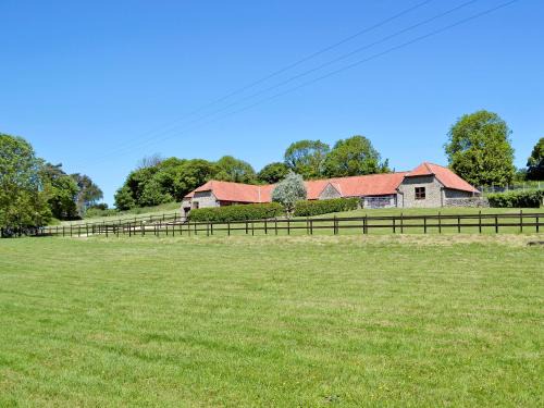 West Compton House | Discover The Old Piggeries: Family-Friendly Retreat with Pool