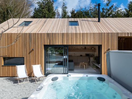 Etchinghill House | Discover The Old Piggery: Pet-Friendly & Poolside Retreat