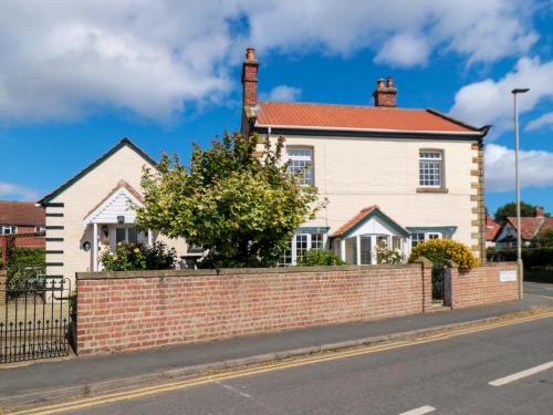 Hinderwell House | Experience Comfort at The Old Police House - Pet Friendly Stay