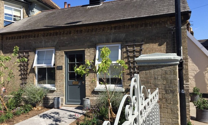 Wickham Market Cottage | Experience The Old Post Office: Boutique Retreat with Ocean Views