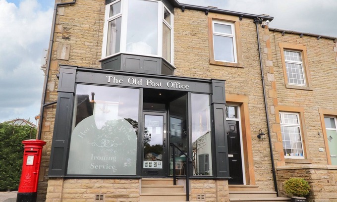 Fence Cottage | Family-Friendly Haven with Garden at The Old Post Office