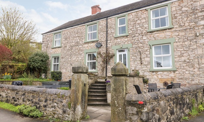 Middleton Cottage | Discover The Old Post Office: Pet Friendly with Hot Tub