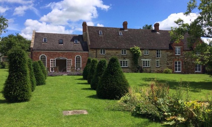 Towcester Bed & Breakfast | Elegant Stay at The Old Rectory Near Silverstone, Rated 9/10