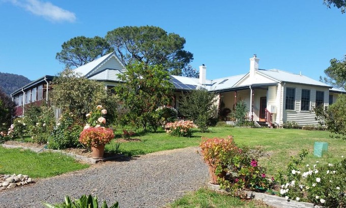 South Wolumla Bed & Breakfast | Discover The Old School Bed and Breakfast - 5-Star Excellence