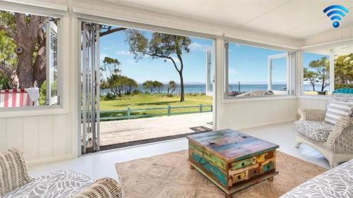 Currarong House | Inviting Stay at The Old School House - Pet & Child Friendly