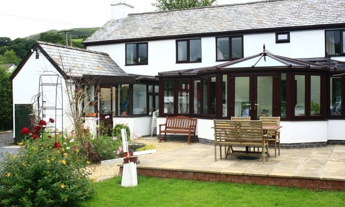 Llanbrynmair Bed & Breakfast | Exceptional Family Stay at The Old School House, 4-Star Rated