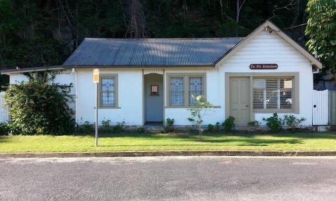 Patonga House | Exceptional Stay at The Old School House with Ocean Views
