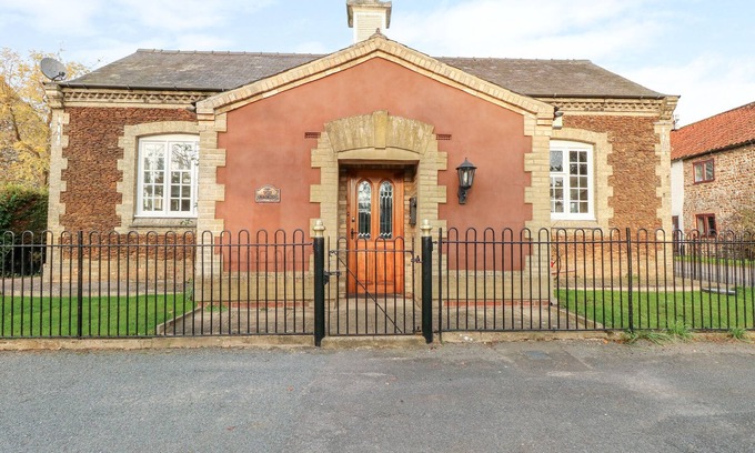Wereham Cottage | Cozy Old School Retreat: Pet Friendly with Open Fire