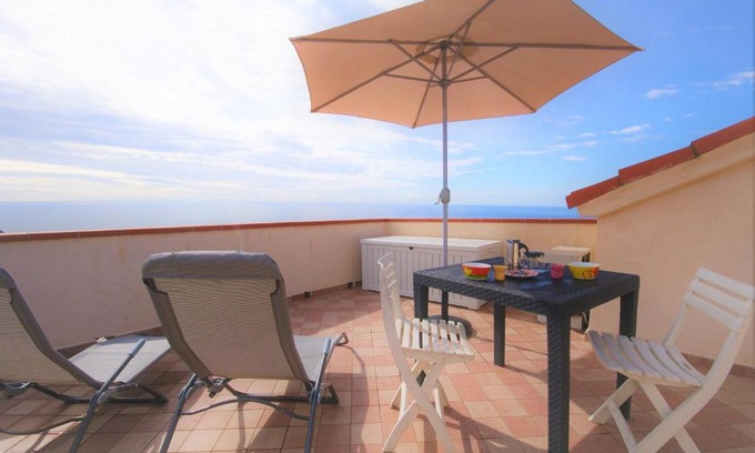 Costarainera Apartment | Family-Friendly Retreat at The Old Ship Hotel