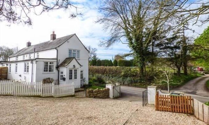 Bridport Cottage | Discover The Old Smithy: Pet-Friendly Cottage Retreat