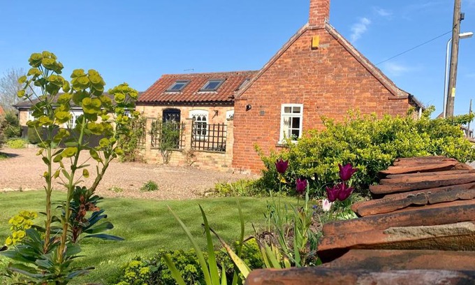 Sleaford Cabin | Discover The Old Stable: 4-Star Pet Friendly Retreat