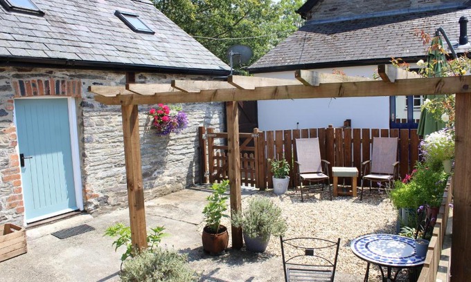 Newcastle Emlyn House | Pet-Friendly Comfort at The Old Stables Brongest