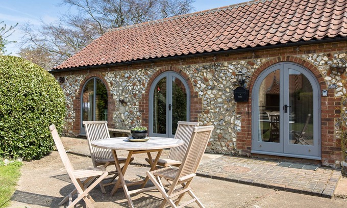 Docking Cottage | Discover The Old Stables: 2-Bedroom Cottage Retreat
