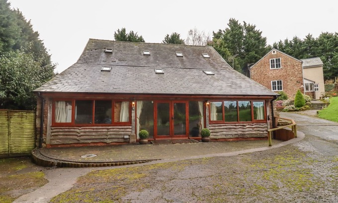 Ross-on-Wye Cottage | Pet-Friendly Getaway at The Old Stables in Upton Bishop