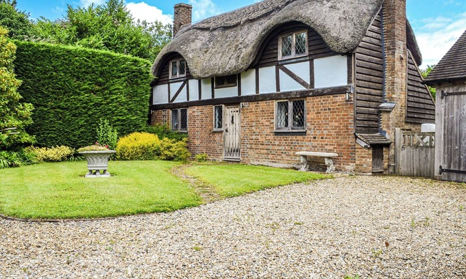 St Michaels Cottage | Cozy 2-Bedroom Retreat in St Michaels, Near Tenterden