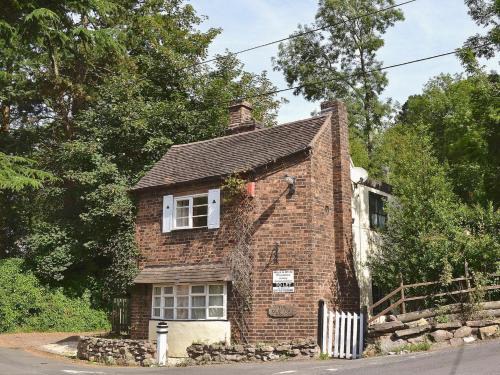 Jackfield House | Pet-Friendly Retreat at The Old Toll House - Rated 9.3/10