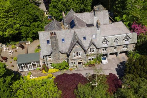 Ambleside Bed & Breakfast | Discover The Old Vicarage: Family-Friendly Retreat with Pool