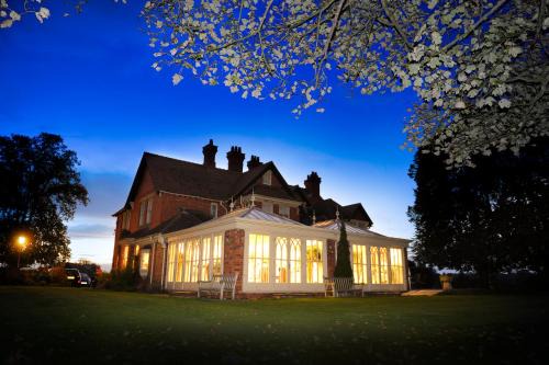 Worfield Hotel | Pet Friendly Getaway at The Old Vicarage - Rated 9/10