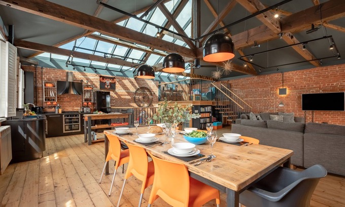 Martlesham Heath House | Perfect Family Retreat at The Old Warehouse - Sleeps 6
