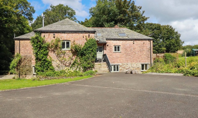 St. Mabyn Cottage | THE OLD WATERMILL, pet friendly, luxury holiday cottage in St Mabyn