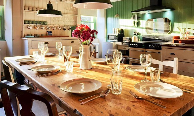Cardross House | Experience Comfort at The Old Wing - Family & Pet Friendly
