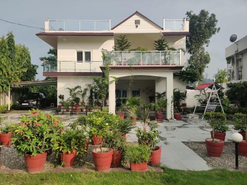 Sirmour House | Experience The Olive Greens: Family-Friendly with Breakfast