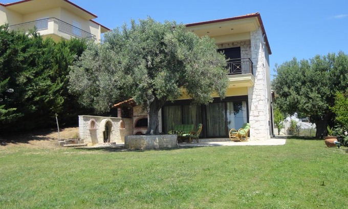 Nea Skioni House | Oceanfront Bliss at The Olive House - Rated 9.3/10