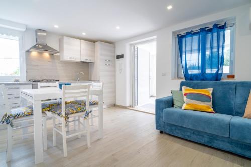 San Lorenzo Apartment | Experience The Onames Inn: Oceanfront Bliss & 10/10 Rating