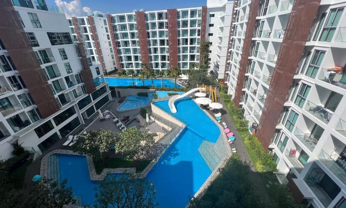 San Sai Apartment | Discover The One Chiang Mai Condo: Poolside Bliss Awaits