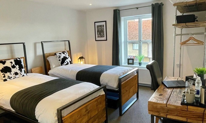 Pattiswick Apartment | Discover The Onley: Family-Friendly with Breakfast Included