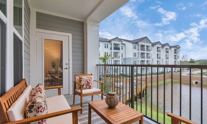 Clear Lake Shores Apartment | Inviting Onyx Abode: Near Kemah Boardwalk & NASA