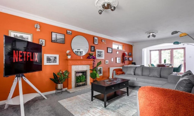Basildon House | Discover The Orange House Langdon Hills: Pet-Friendly Escape