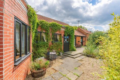 Foxley Bed & Breakfast | Discover The Orangery: Pet-Friendly Retreat with Hot Tub