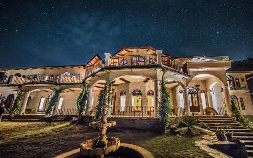 Kaul Hotel | Explore The Orchard at Peora Estates: Rated 9/10 by Guests