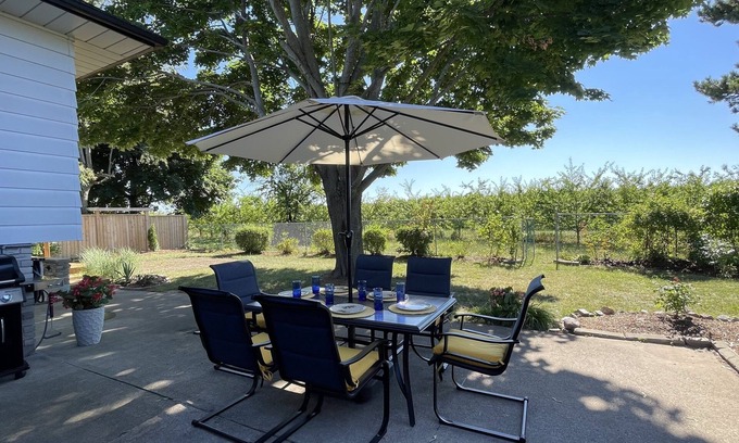 Historic Old Town House | Stunning Orchard House: 3 Bedroom Retreat with Lake Views