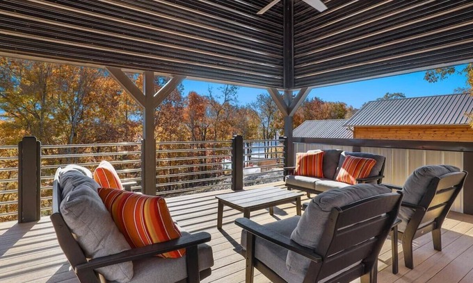 Sylvan Shores House | Nature Escape at The Oriole - Family-Friendly Lake Views