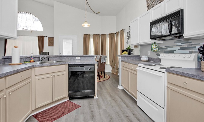 Lake Davenport Estates House | Orlando Bungalow with Pool: Ideal Retreat Near Disney